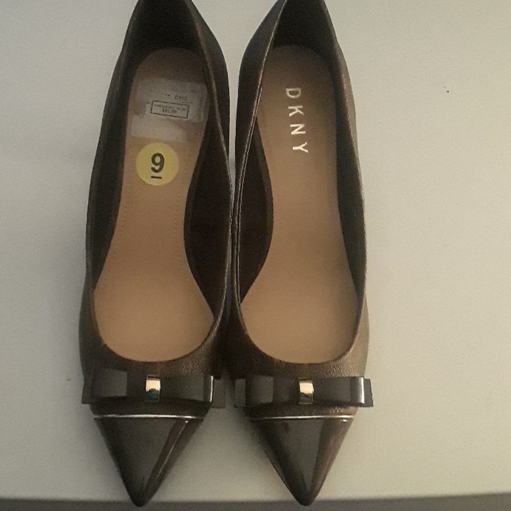 Shoes - Picture 3 of 4